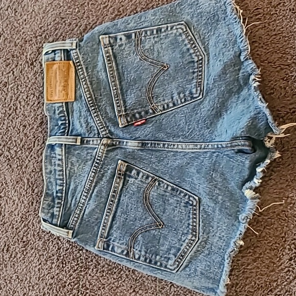 Levis Premium Ribcage Shorts - Picture 2 of 15